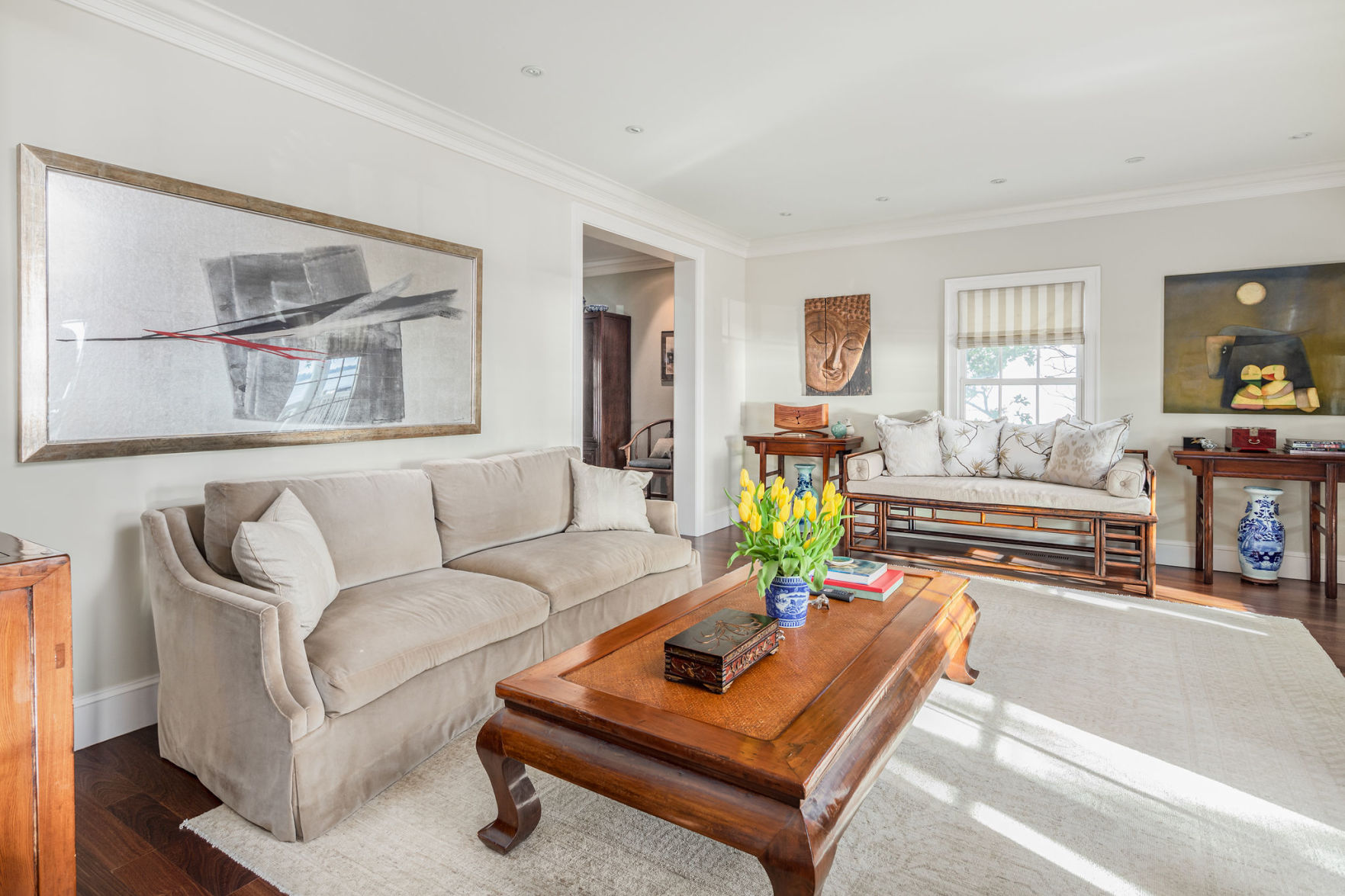 82 Murray Living Room